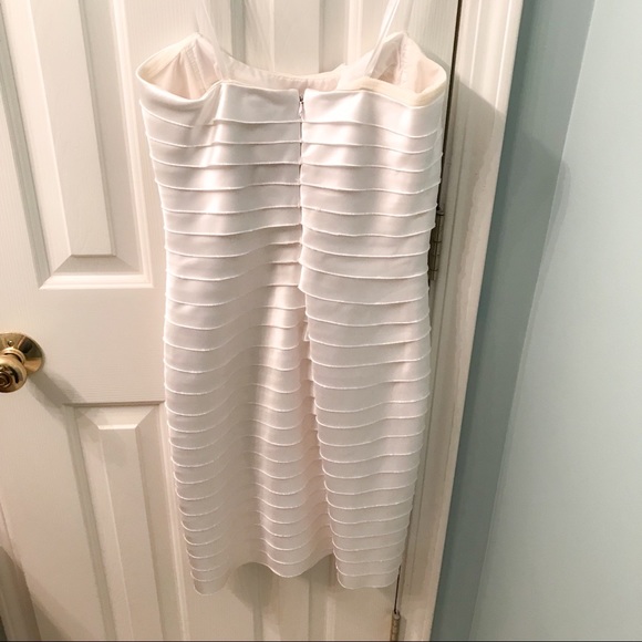BCBGMaxAzria White Lazer Cut Dress Size 6 - Picture 3 of 6